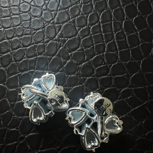 Stunning and elegant Lisner Baby Blue Heart Thermoset and Rhinestone parure set. - Picture 5 of 5